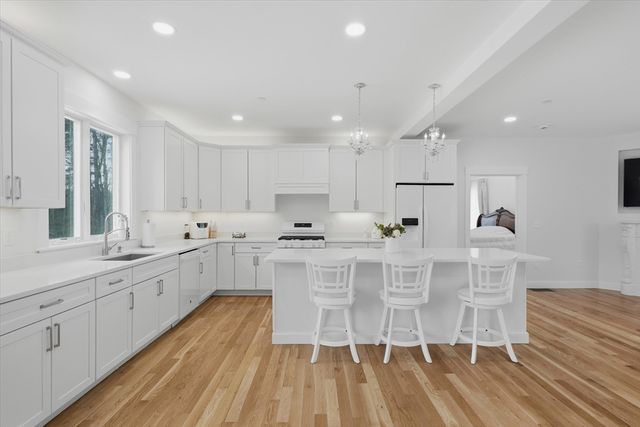 14 Lefevre Dr, Kingston, NH 03848