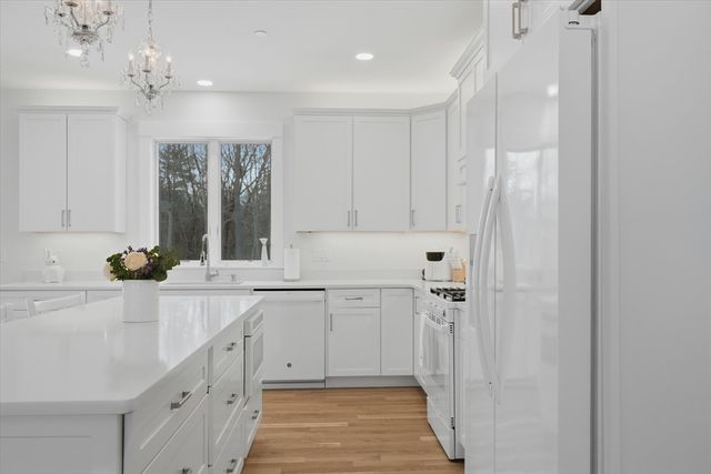 14 Lefevre Dr, Kingston, NH 03848