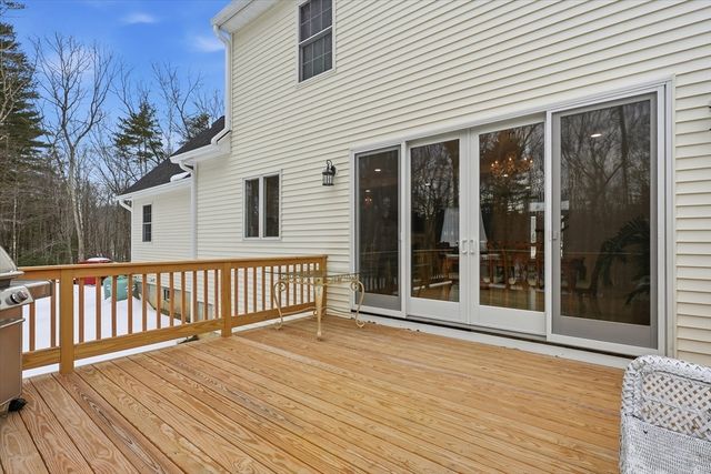 14 Lefevre Dr, Kingston, NH 03848