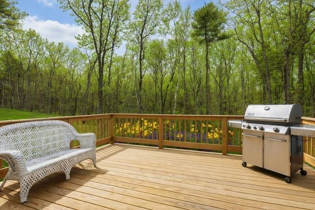 14 Lefevre Dr, Kingston, NH 03848