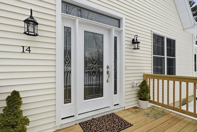 14 Lefevre Dr, Kingston, NH 03848