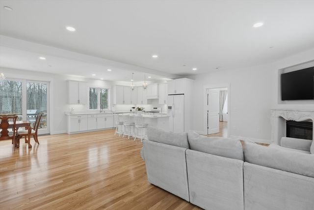 14 Lefevre Dr, Kingston, NH 03848