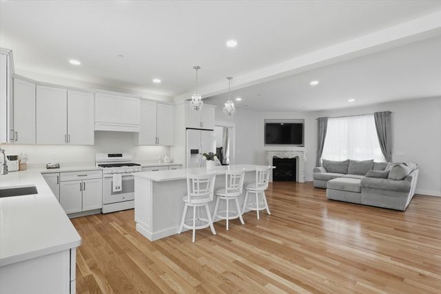 14 Lefevre Dr, Kingston, NH 03848