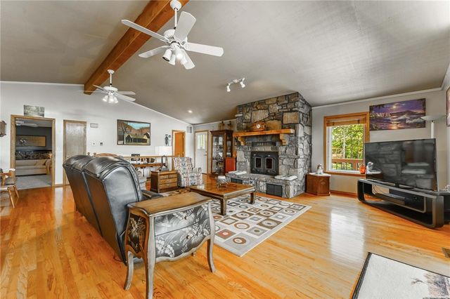 22451 Indian Point Road, Garfield, AR 72732