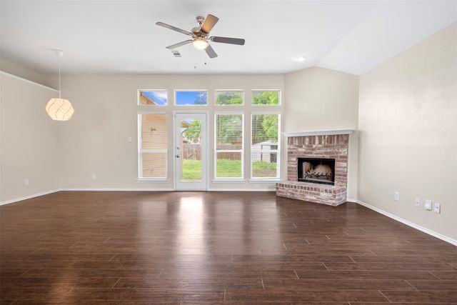 237 W Willow Creek Drive, Glenn Heights, TX 75154