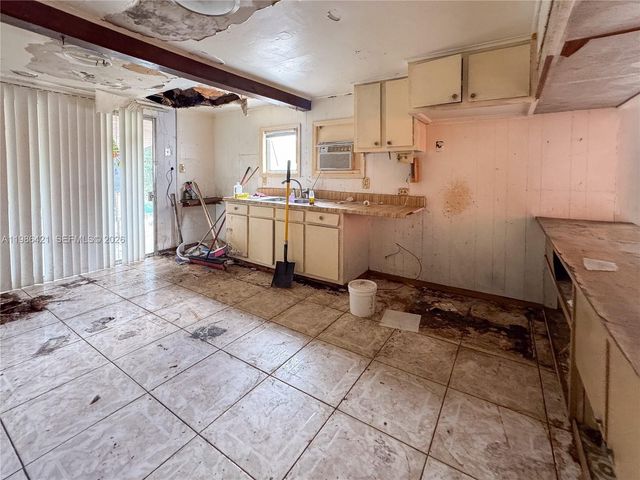 11430 SW 41st Ter, Miami, FL 33165