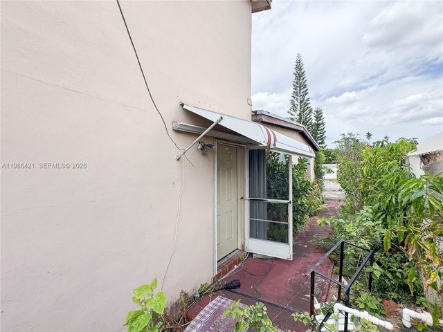 11430 SW 41st Ter, Miami, FL 33165