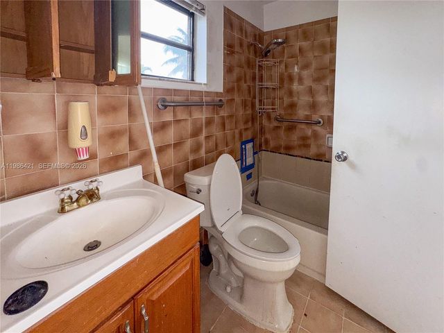 11430 SW 41st Ter, Miami, FL 33165