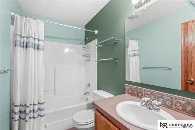 8041 Arrow Ridge Road, Lincoln, NE 68506