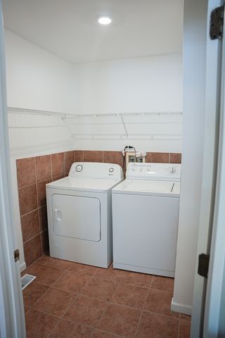 7 Gladys Court, South Elgin, IL 60177
