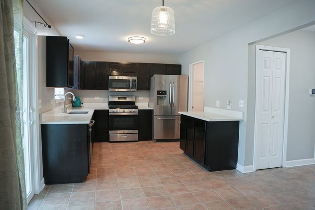 7 Gladys Court, South Elgin, IL 60177