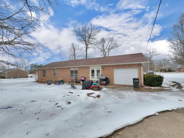 516 Callahan Dr, New Johnsonville, TN 37134