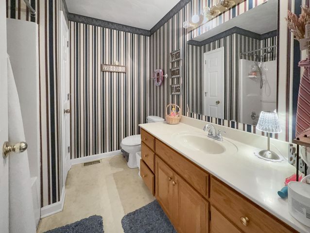 516 Callahan Dr, New Johnsonville, TN 37134