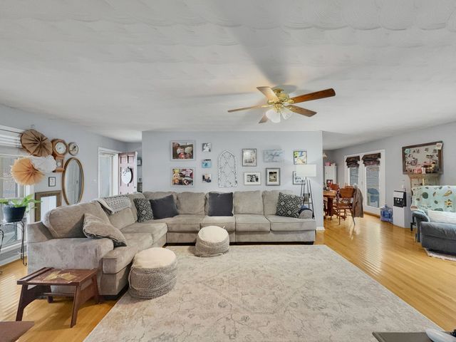 516 Callahan Dr, New Johnsonville, TN 37134