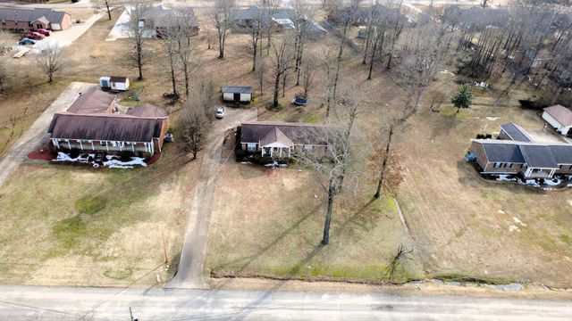 516 Callahan Dr, New Johnsonville, TN 37134