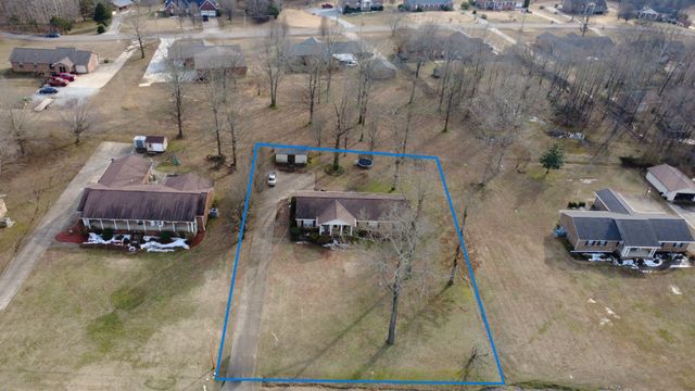 516 Callahan Dr, New Johnsonville, TN 37134