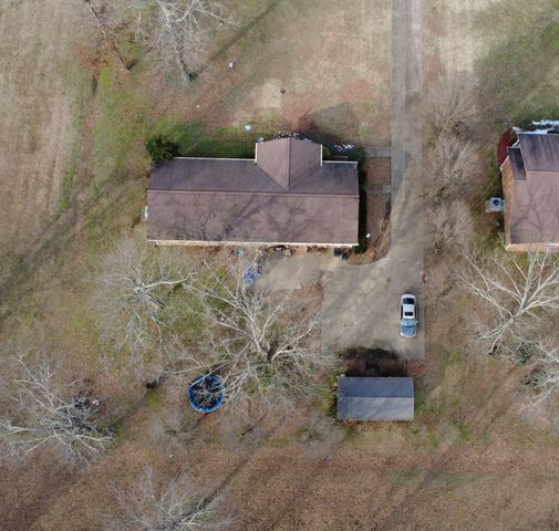 516 Callahan Dr, New Johnsonville, TN 37134