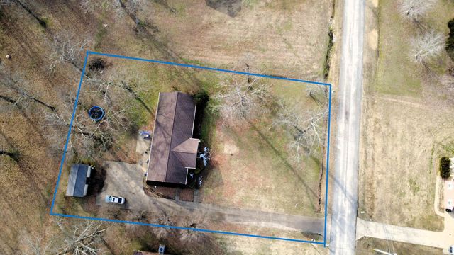 516 Callahan Dr, New Johnsonville, TN 37134