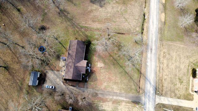 516 Callahan Dr, New Johnsonville, TN 37134