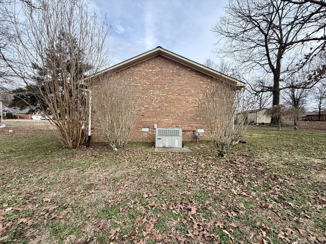 516 Callahan Dr, New Johnsonville, TN 37134