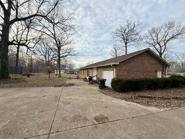 516 Callahan Dr, New Johnsonville, TN 37134