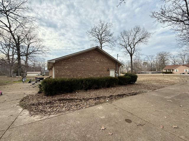 516 Callahan Dr, New Johnsonville, TN 37134