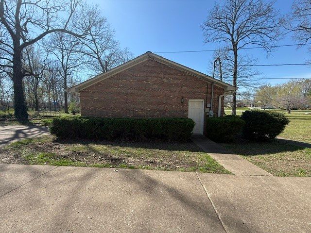 516 Callahan Dr, New Johnsonville, TN 37134