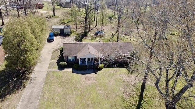 516 Callahan Dr, New Johnsonville, TN 37134