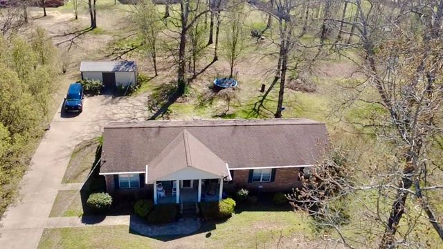 516 Callahan Dr, New Johnsonville, TN 37134