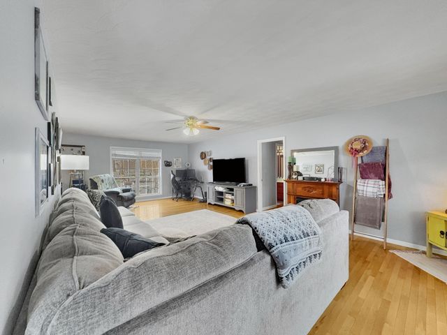 516 Callahan Dr, New Johnsonville, TN 37134