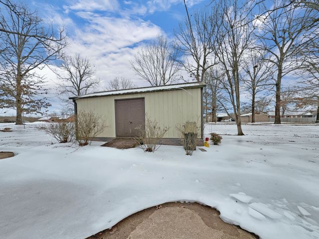 516 Callahan Dr, New Johnsonville, TN 37134