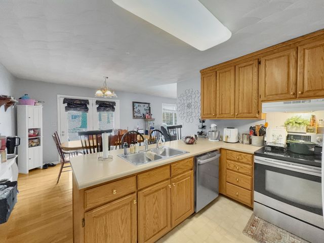 516 Callahan Dr, New Johnsonville, TN 37134