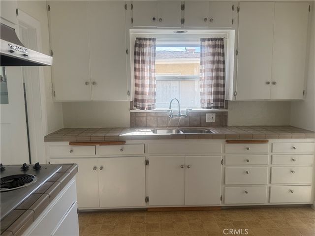 1056 W 8th Street W, San Pedro, CA 90731
