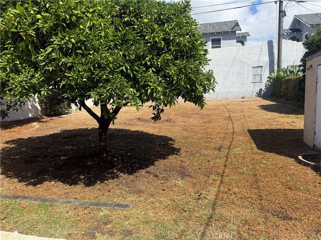 1056 W 8th Street W, San Pedro, CA 90731