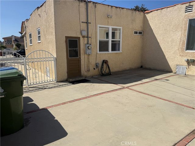 1056 W 8th Street W, San Pedro, CA 90731