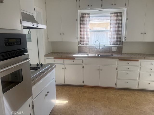 1056 W 8th Street W, San Pedro, CA 90731