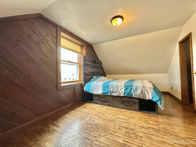 302 Saginaw St, Norway, MI 49870