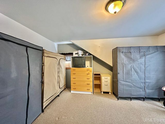 302 Saginaw St, Norway, MI 49870