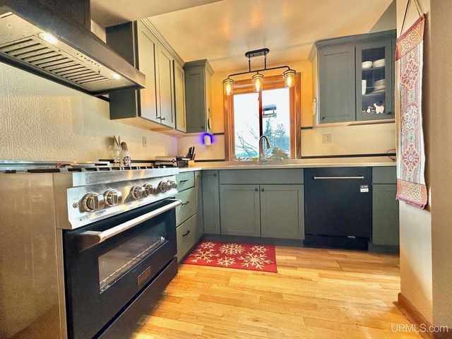 302 Saginaw St, Norway, MI 49870