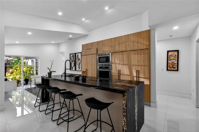 160 SW 206th Ave, Pembroke Pines, FL 33029