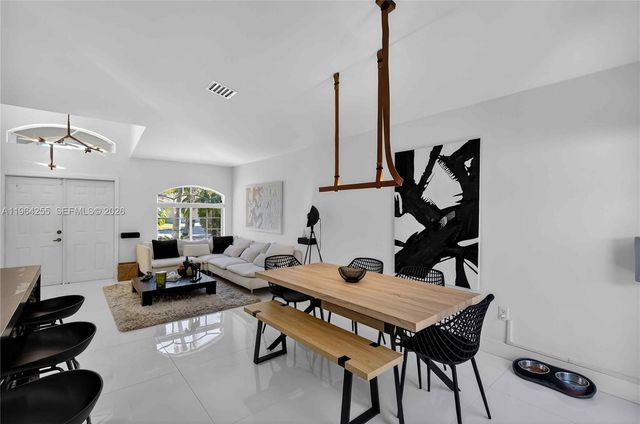 160 SW 206th Ave, Pembroke Pines, FL 33029