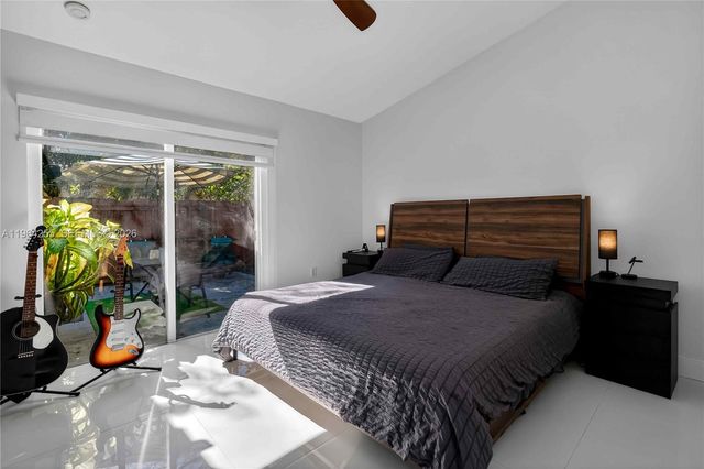 160 SW 206th Ave, Pembroke Pines, FL 33029