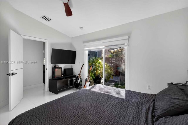 160 SW 206th Ave, Pembroke Pines, FL 33029