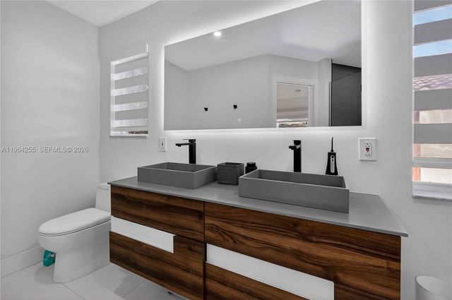 160 SW 206th Ave, Pembroke Pines, FL 33029