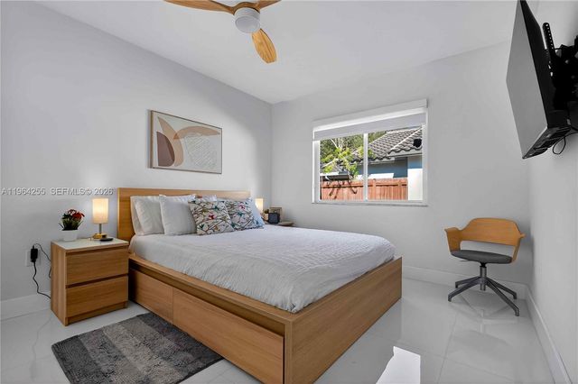 160 SW 206th Ave, Pembroke Pines, FL 33029