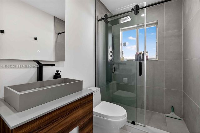 160 SW 206th Ave, Pembroke Pines, FL 33029