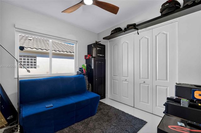 160 SW 206th Ave, Pembroke Pines, FL 33029