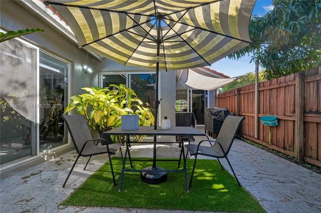 160 SW 206th Ave, Pembroke Pines, FL 33029