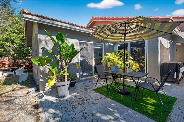 160 SW 206th Ave, Pembroke Pines, FL 33029