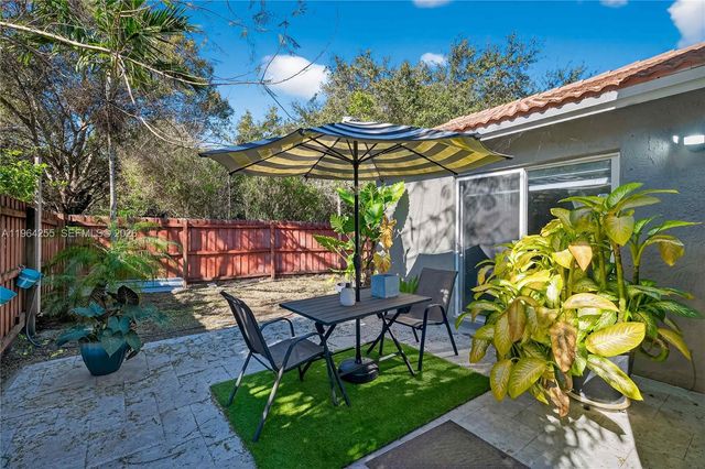 160 SW 206th Ave, Pembroke Pines, FL 33029